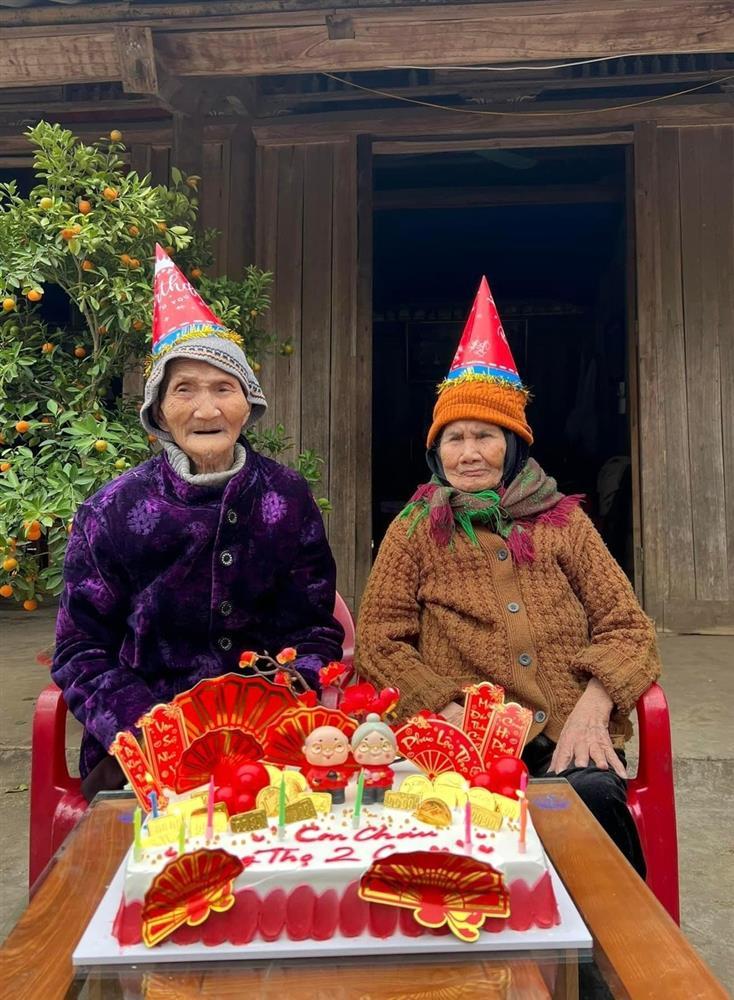 Cụ ông 112, cụ bà 102 tuổi có 45 chắt, 3 chút với cuộc hôn nhân thế kỷ-2