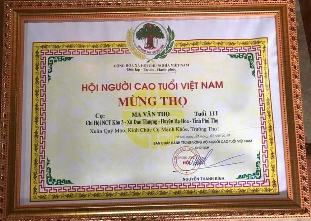 Cụ ông 112, cụ bà 102 tuổi có 45 chắt, 3 chút với cuộc hôn nhân thế kỷ-3