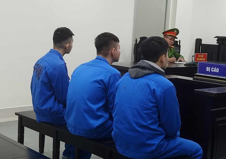 Cái kết bất ngờ sau chuyện 4 thanh niên cùng yêu một bé gái-1