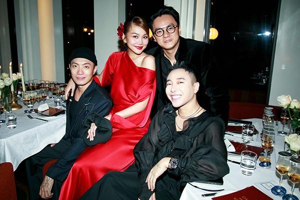 Thanh Hằng tung ảnh cưới chưa từng được công bố, lộ cử chỉ âu yếm của chồng điển trai-5