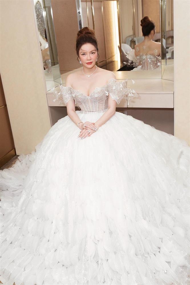 Lý Nhã Kỳ công khai bạn trai ngoại quốc, mong chờ ngày được mặc váy cưới lên lễ đường?-5