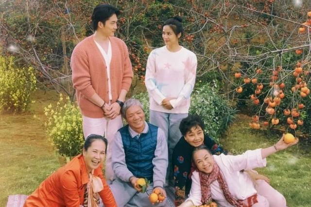 Nụ hôn của Đình Tú - Anh Đào ở tập cuối Gặp Em Ngày Nắng-7