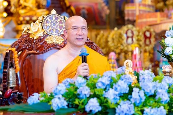 Xôn xao clip phẩy tay, không phát quà cho trẻ em, Trụ trì chùa Ba Vàng nói gì?-3