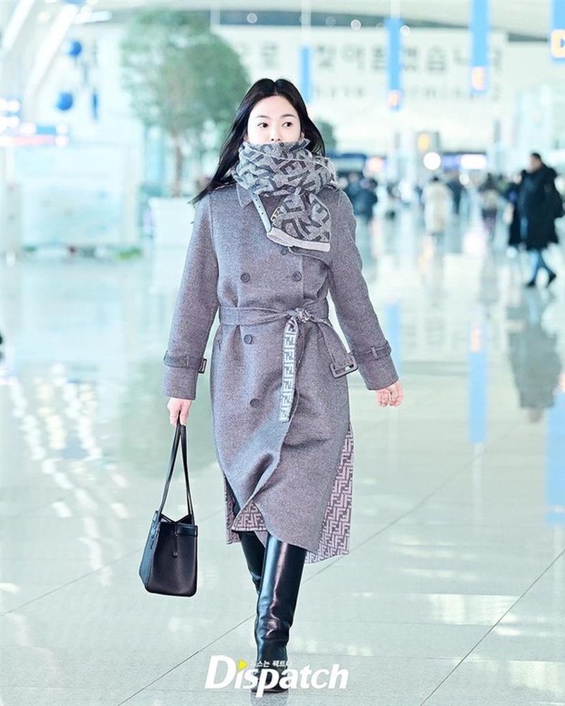 Khoảnh khắc tóc bay, mặt mộc của Song Hye Kyo hút hàng triệu người-5