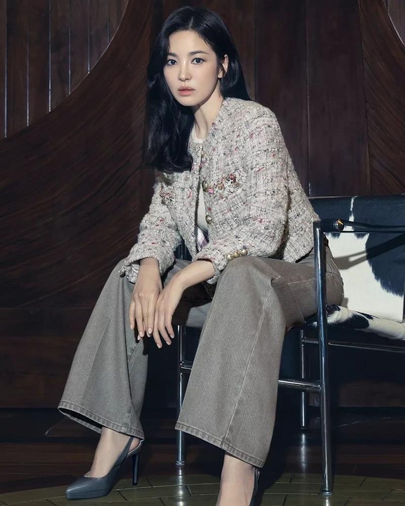 Khoảnh khắc tóc bay, mặt mộc của Song Hye Kyo hút hàng triệu người-9