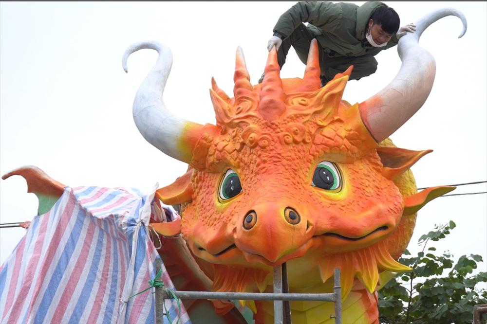 Tranh cãi linh vật rồng mầm non ở Bắc Giang, người thợ nói gì?-2