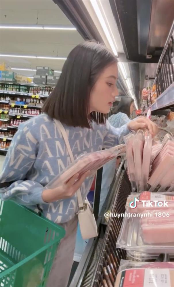 Hoa hậu Ý Nhi lên đồ nhún nhảy, hé lộ một phần căn nhà đang sống tại Úc-5