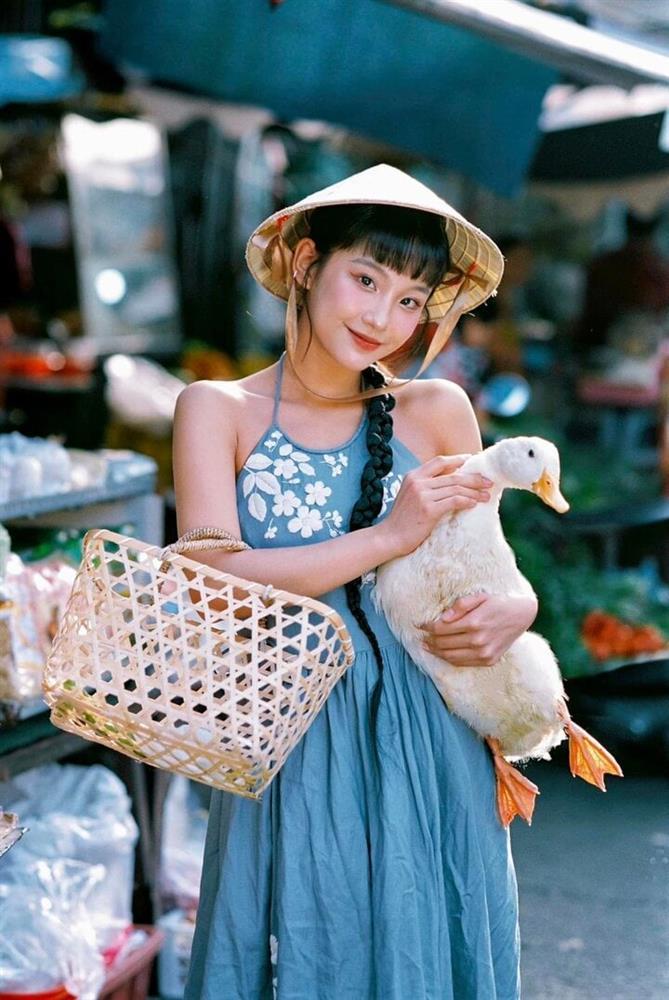 Trào lưu chụp ảnh Tết với con vịt đang khuấy đảo TikTok-2