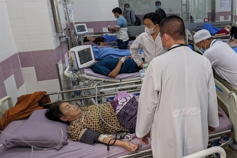 Nhiều người nhập viện nghi bị ngộ độc thực phẩm sau khi ăn bánh mì-1