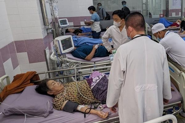 Ngộ độc thực phẩm trong ngày Tết phải làm sao?-2