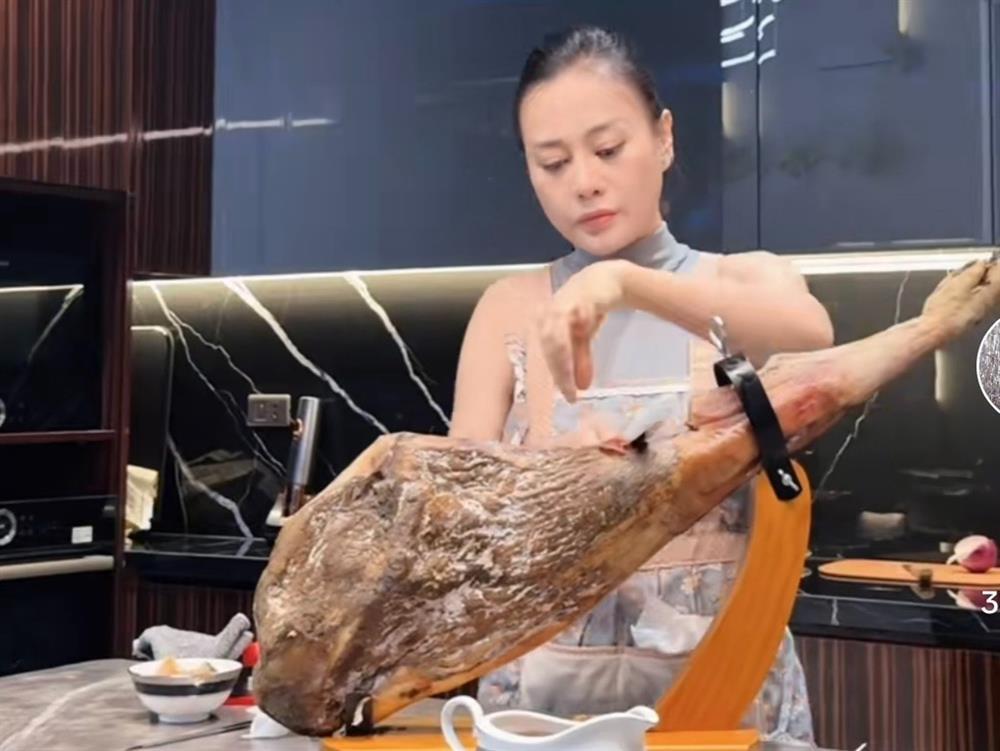 Đùi heo muối Espana: Loạn giá món ăn của giới nhà giàu-1