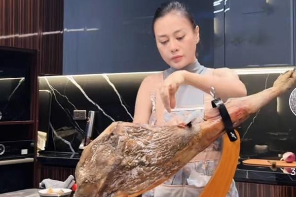 Đùi heo muối Shark Hưng mang về Việt Nam có gì đặc biệt mà giá tới 112 triệu đồng?-6