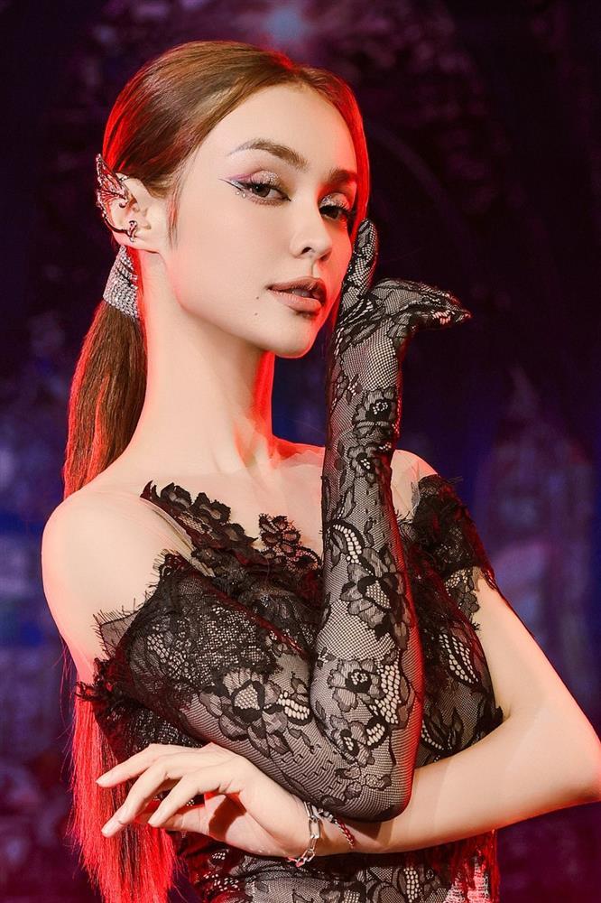 So tài hai chị đẹp trưởng nhóm-6