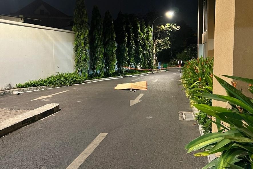 Container tông xe máy khiến vợ chết, chồng trọng thương-2