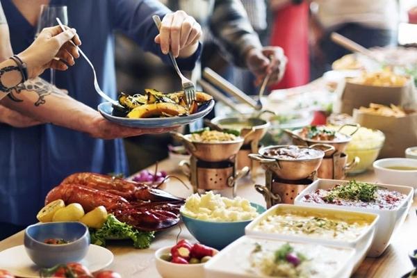 Có được mang đồ ăn thừa trong buffet sáng khách sạn về phòng?-3