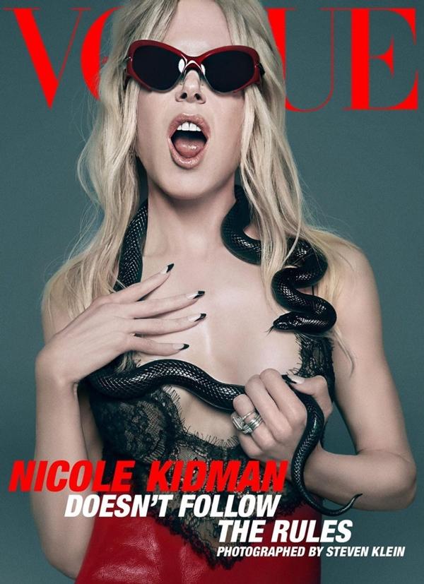 Nicole Kidman ôm rắn khoe dáng nóng bỏng ở tuổi 56-1