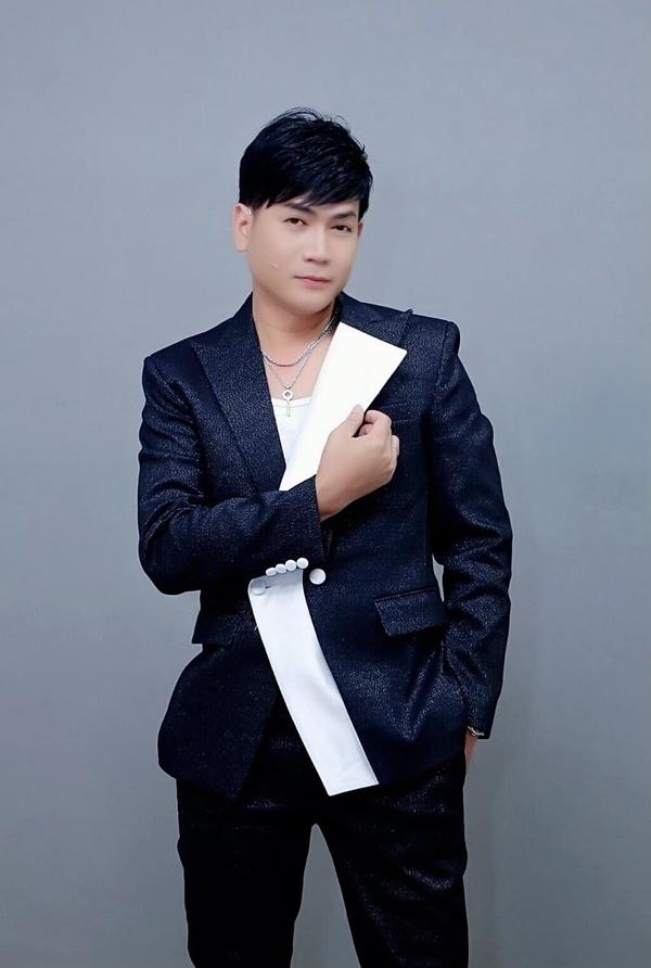 Quách Thành Danh được khán giả tặng tiền và vàng khi đi diễn-1