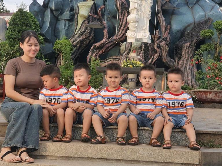 Vợ chồng sinh 5 con trai trong 13 tháng, hài hước kể chuyện phân xử-3