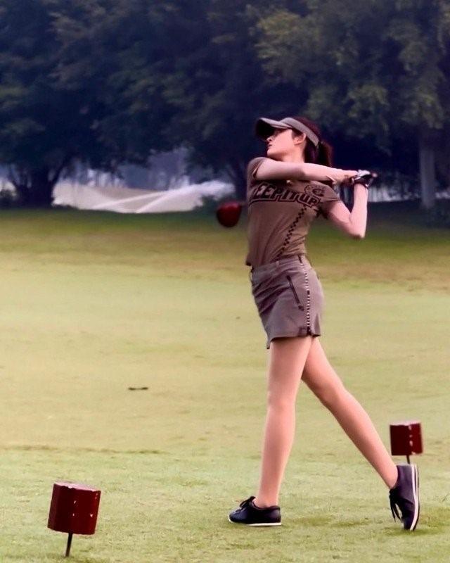 Á hậu Huyền My ở tuổi 29, gây chú ý bởi nhan sắc ngày càng quyến rũ-7