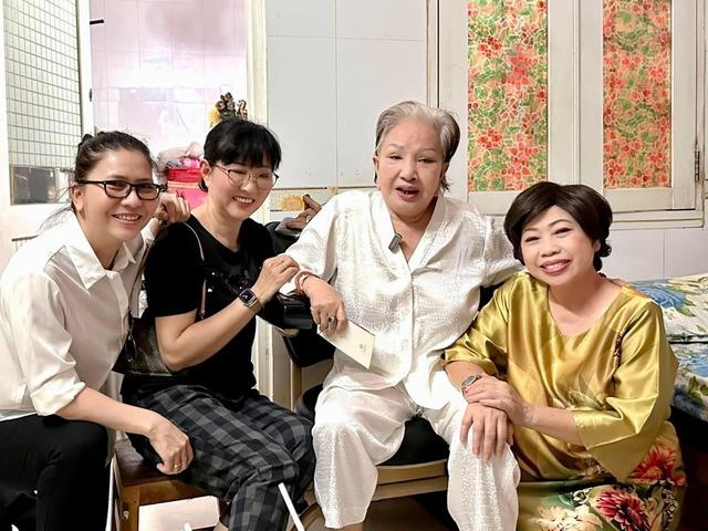 Quang Lê phản ứng sao khi bị nói xòe tiền tặng NS Hồng Nga là hành động phản cảm, thiếu tôn trọng?-7