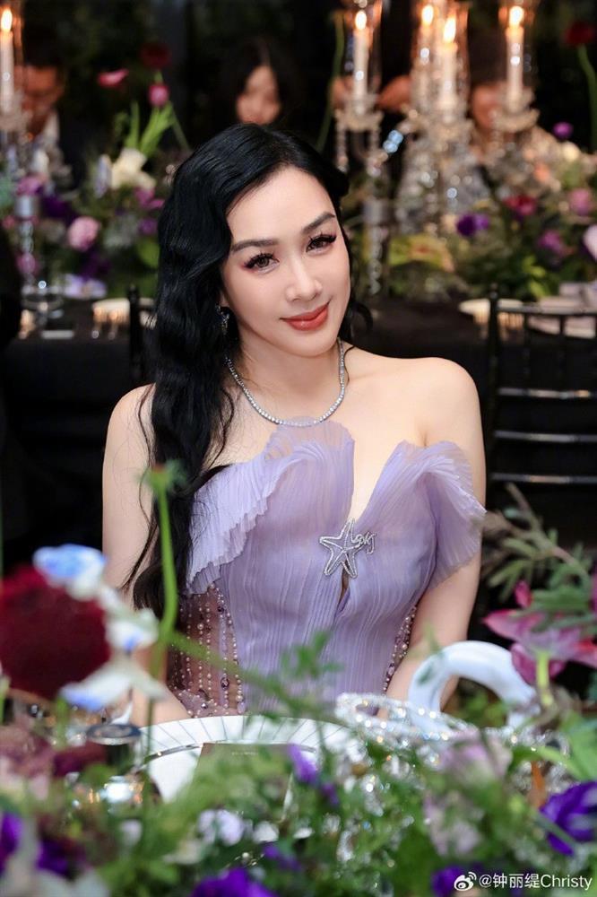 Bom gợi cảm gốc Việt U60 uống dầu thực vật để trẻ đẹp, giảm mỡ toàn thân nhờ 4 phút tập-1