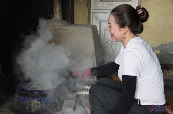 Đỏ lửa xuyên đêm làm loại bánh kỵ nhất mưa rét, người làng nghề tiết lộ bí kíp-1