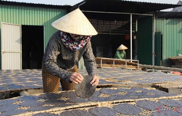 Đỏ lửa xuyên đêm làm loại bánh kỵ nhất mưa rét, người làng nghề tiết lộ bí kíp-6