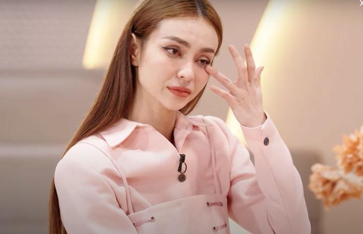 MLee bật khóc ở Chị đẹp đạp gió rẽ sóng: Từ nhỏ tôi đã không ở với ba mẹ ruột-1