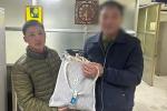 Nam hành khách bỏ quên túi chứa hàng nghìn đô tại sân bay Nội Bài-3