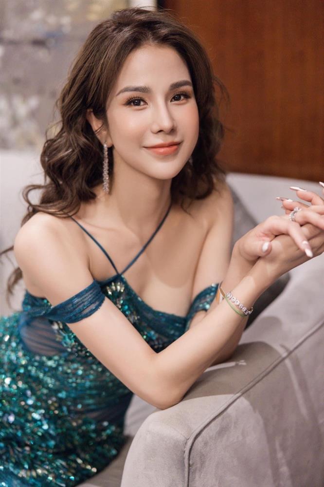 Diệp Lâm Anh lần đầu thú nhận mệt mỏi vì bị hành hạ về tinh thần suốt 2 năm, hậu biến cố hôn nhân ngày càng vững vàng-2