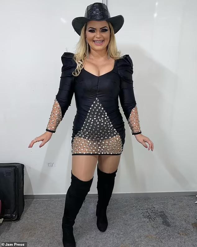 Nữ ca sỹ nổi tiếng qua đời ở tuổi 42 sau biến chứng khi phẫu thuật hút mỡ-2