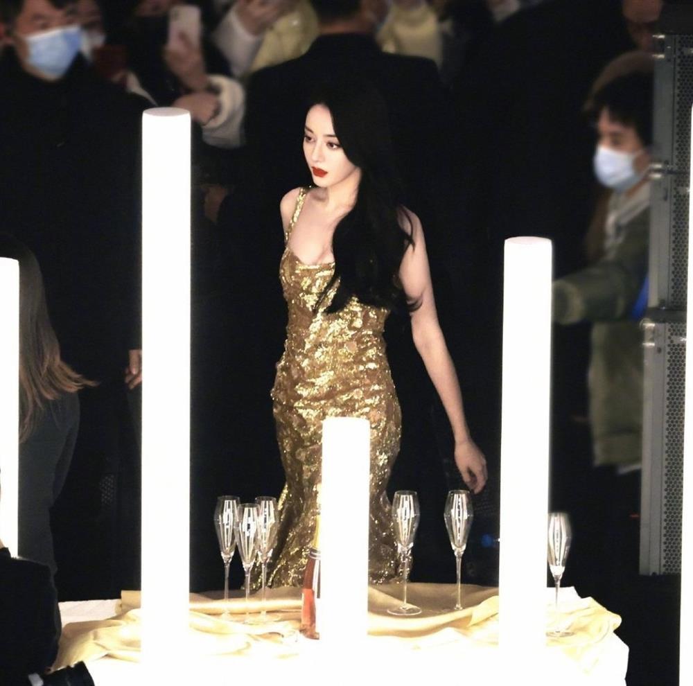 Nhan sắc Địch Lệ Nhiệt Ba hot nhất Weibo-2