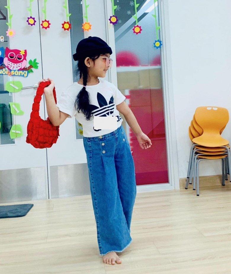 Mới ngày nào là em bé sinh non 1,9kg, con gái Khánh Thi giờ xinh xắn, bố mẹ phải nịnh mới chịu học nhảy-3