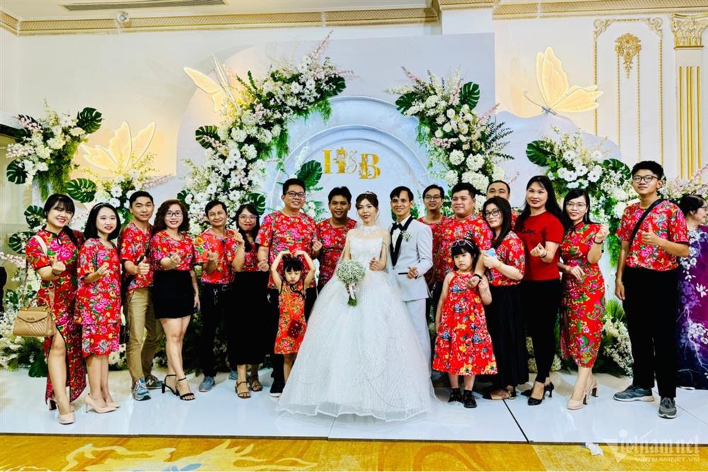 Nhóm khách diện chăn con công trong đám cưới ở Đồng Nai gây sốt mạng-1