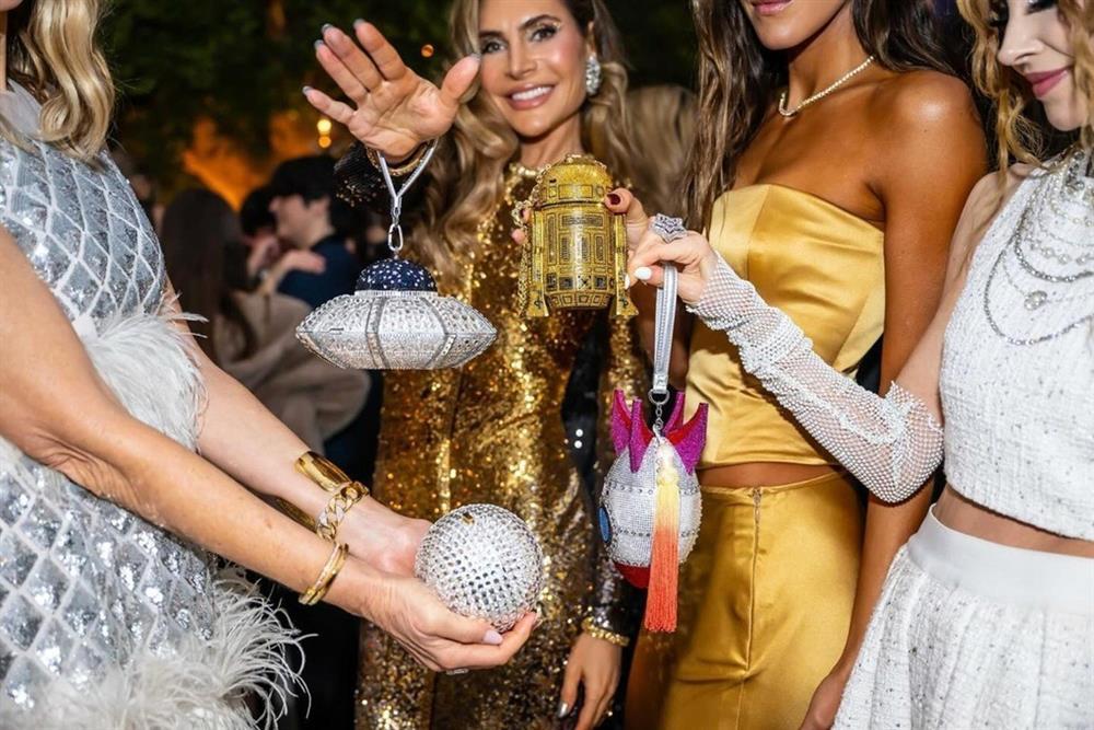 Tỷ phú Jeff Bezos quy định chặt chẽ về quà tặng trong tiệc đón tuổi 60-7