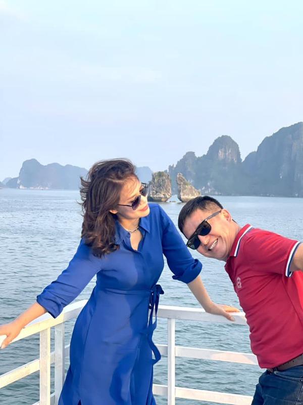 Xôn xao hình ảnh NSƯT Chí Trung quỳ gối như hành động cầu hôn bạn gái trẻ đẹp-2