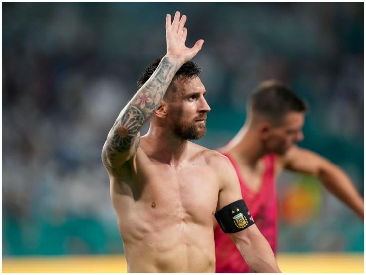 Messi dừng xe giữa đường làm một hành động gây bão, bị lộ ra nhược điểm-2