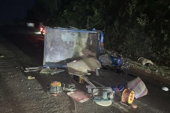 Va chạm với xe ba gác trên quốc lộ, 2 thanh niên tử vong