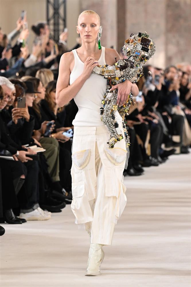 5 khoảnh khắc thời trang ấn tượng nhất Tuần lễ thời trang cao cấp Paris-2
