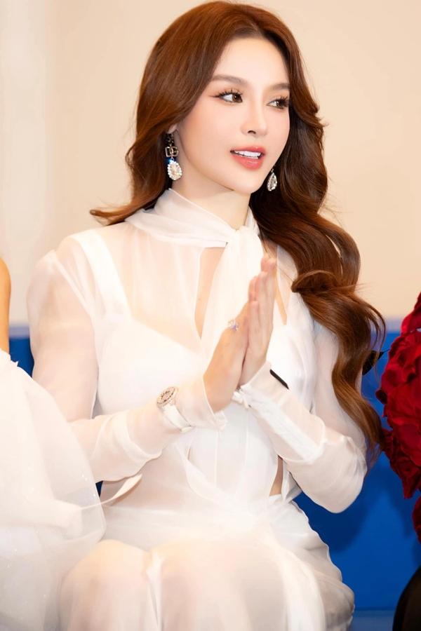 Cuộc sống xa hoa, viên mãn của Huyền Baby, Emily và Hạnh Sino sau 13 năm-3