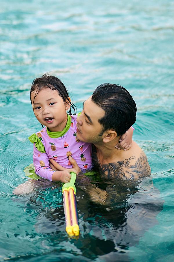 Vẻ ngoài đáng yêu của con gái Ưng Hoàng Phúc - siêu mẫu Kim Cương-2