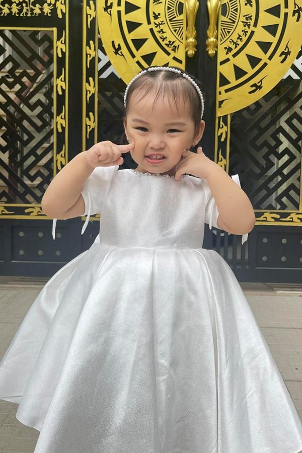 Vẻ ngoài đáng yêu của con gái Ưng Hoàng Phúc - siêu mẫu Kim Cương-6