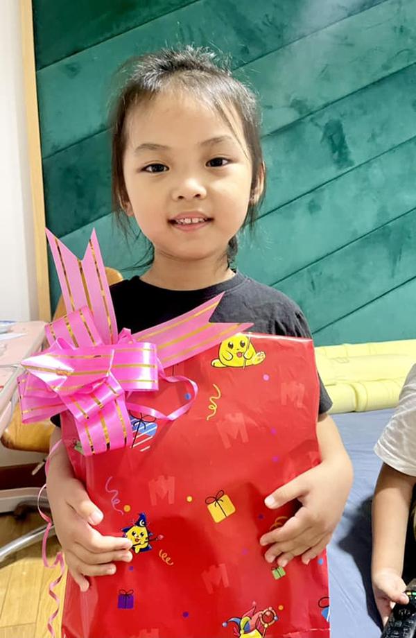 Vẻ ngoài đáng yêu của con gái Ưng Hoàng Phúc - siêu mẫu Kim Cương-8