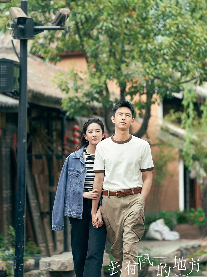 Lưu Diệc Phi nổi bật với bộ váy đỏ trễ nải, khoe khéo vai trần quyến rũ khiến MXH bùng nổ-5