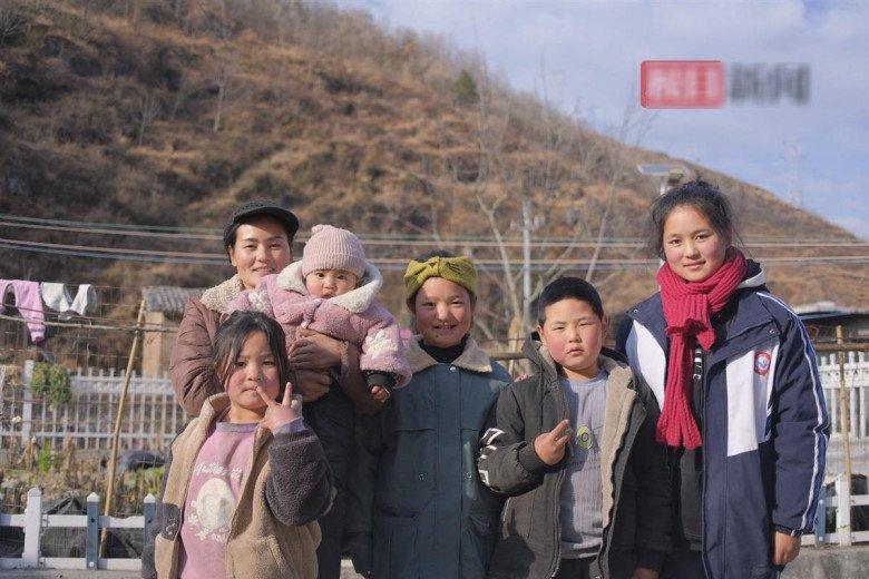 Ảnh con ơi, mẹ đưa con về từng khiến triệu con tim rung động: Người mẹ trẻ lưng vác núi, tay ôm hy vọng ra sao sau 14 năm?-3