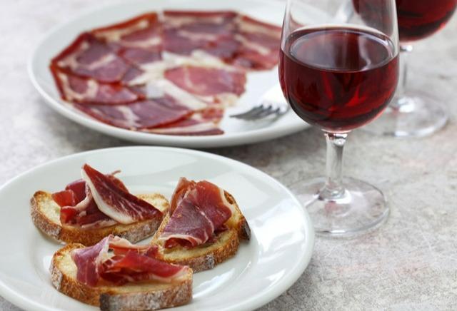 Đùi heo muối Shark Hưng mang về Việt Nam có gì đặc biệt mà giá tới 112 triệu đồng?-5