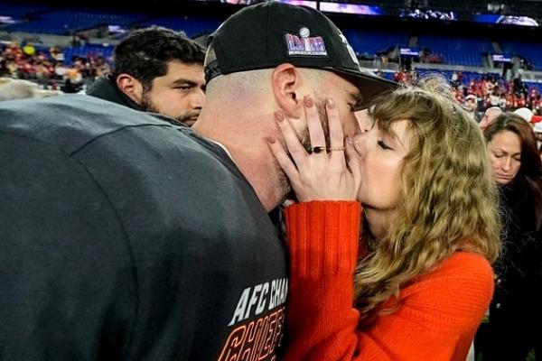 Gần 5 triệu người xem Taylor Swift hôn bạn trai-1