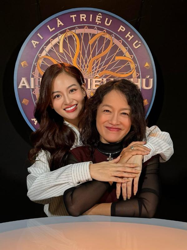 Hôn nhân đời thực của diễn viên VFC: Nghệ sĩ Tú Oanh đời tư kín tiếng để giữ bình yên-4