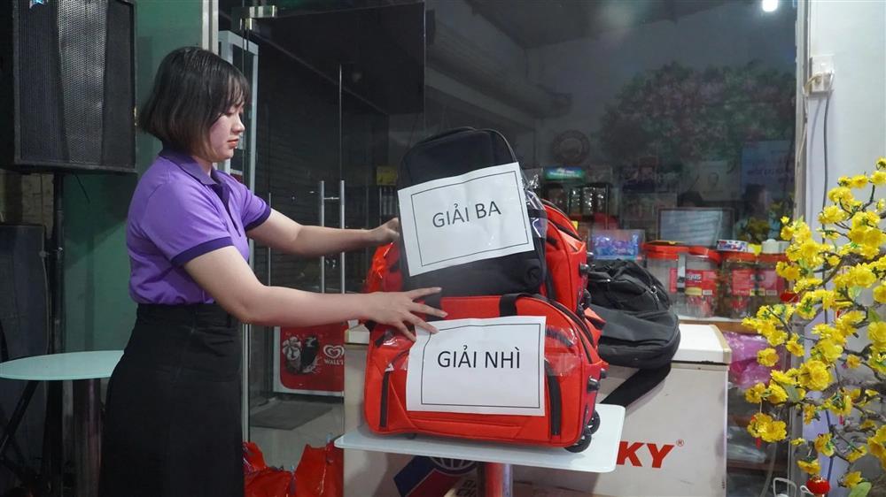 Ấm lòng tình người những ngày cận Tết: Chủ nhà chơi sộp chi 150 triệu làm tất niên, tặng quà công nhân thuê trọ-5