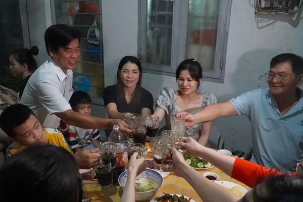 Mới sinh con, cặp vợ chồng xúc động trước hành động ấm lòng của chủ nhà-2